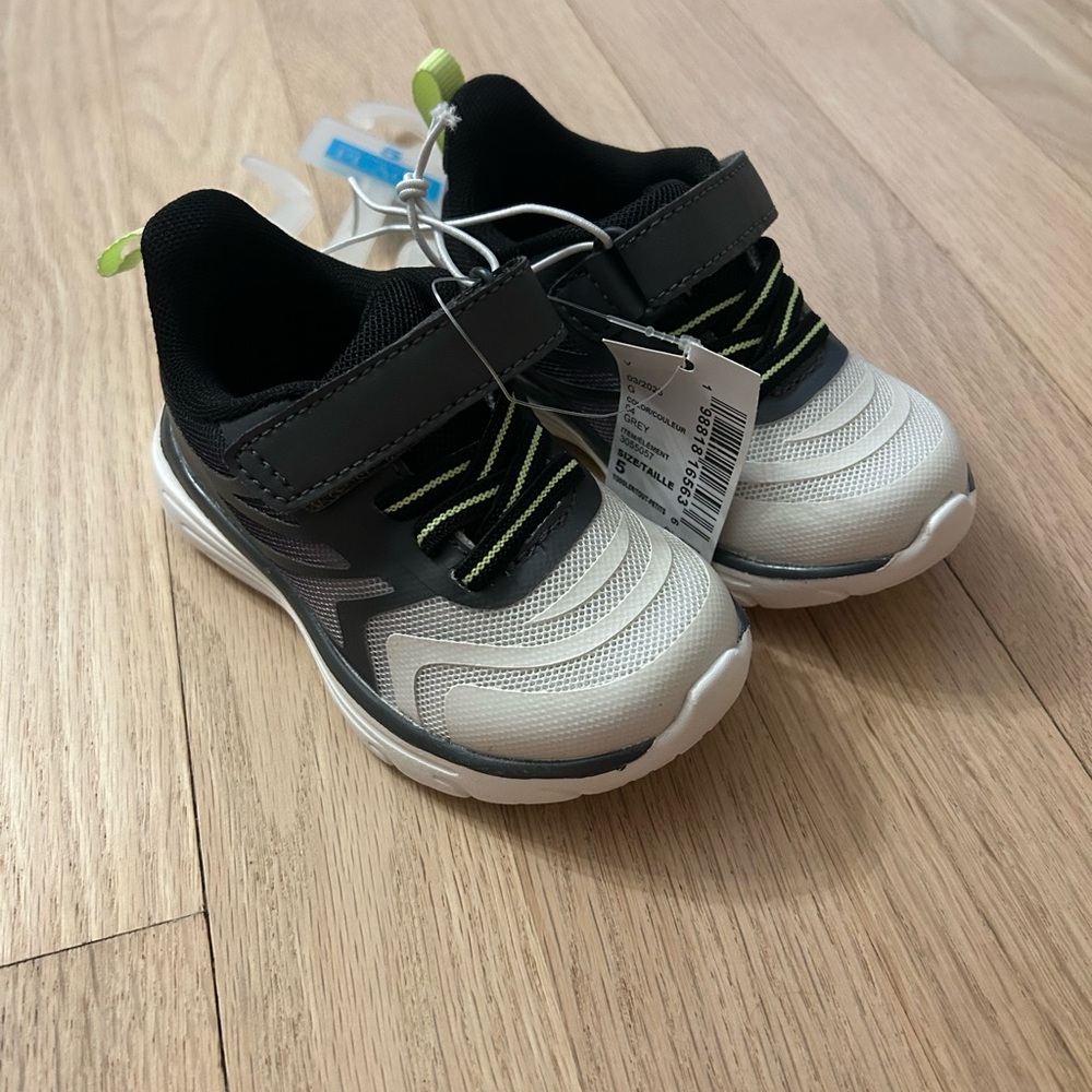 NWT Children’s Place Toddler Athletic Sneakers